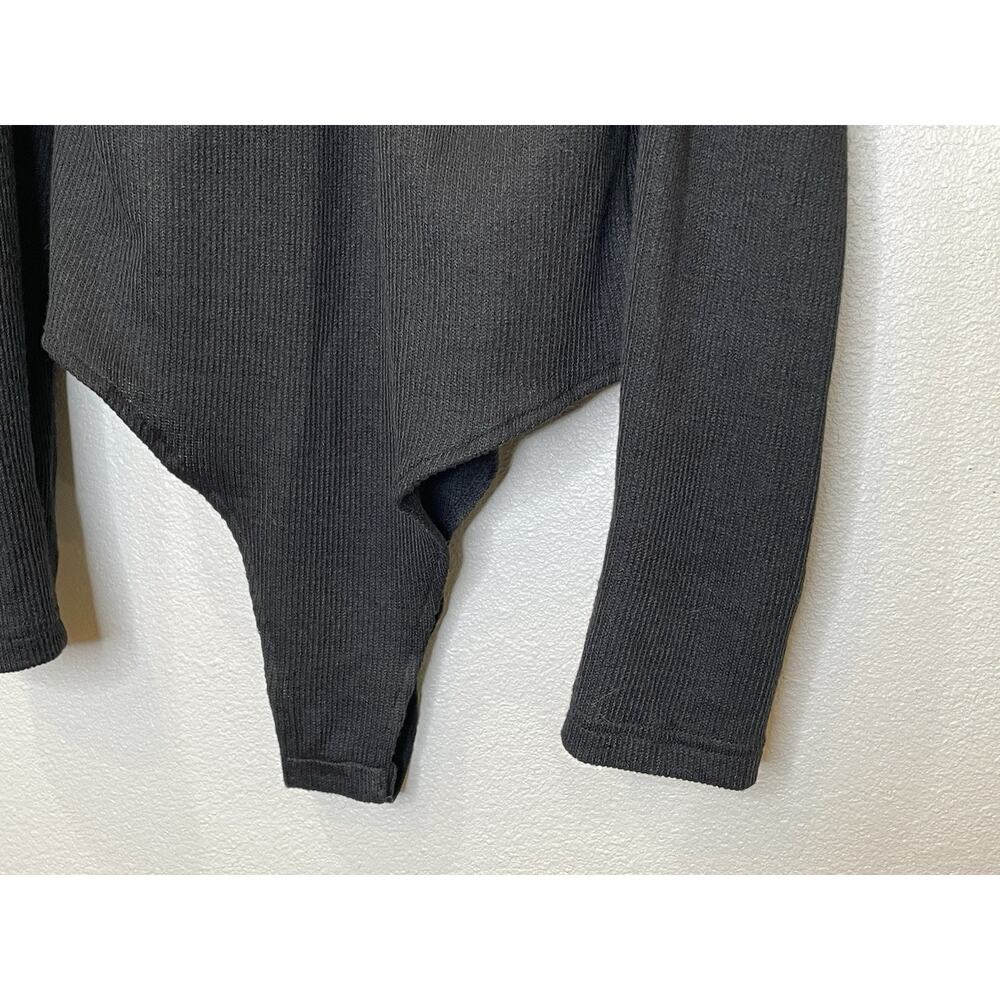 entro Bodysuit‎ Womens Large Black Knit V-Neck Long Sleeve Pleated Shoulder NEW - Picture 4 of 8